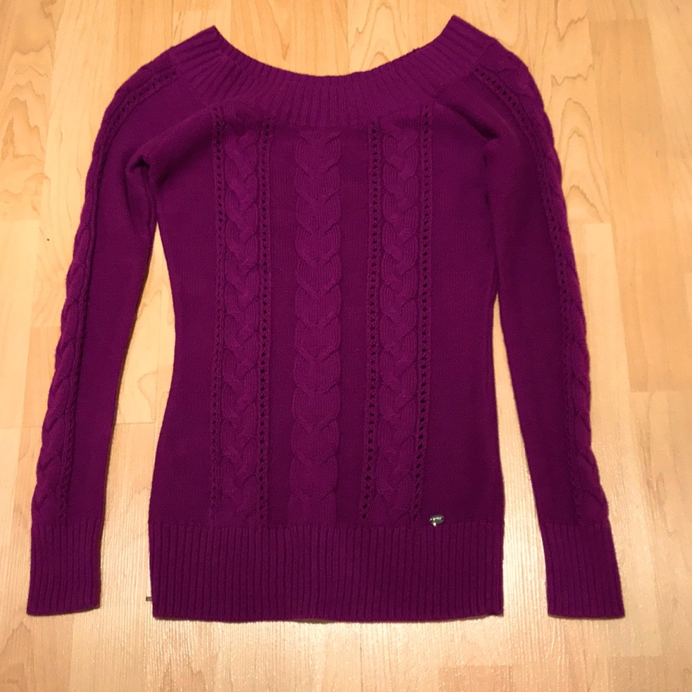Women’s Guess wide collar purple sweater (s)